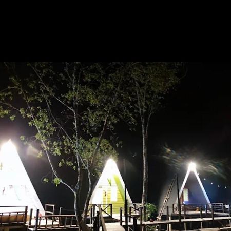 The Mangrove Villa Sematan Bagian luar foto